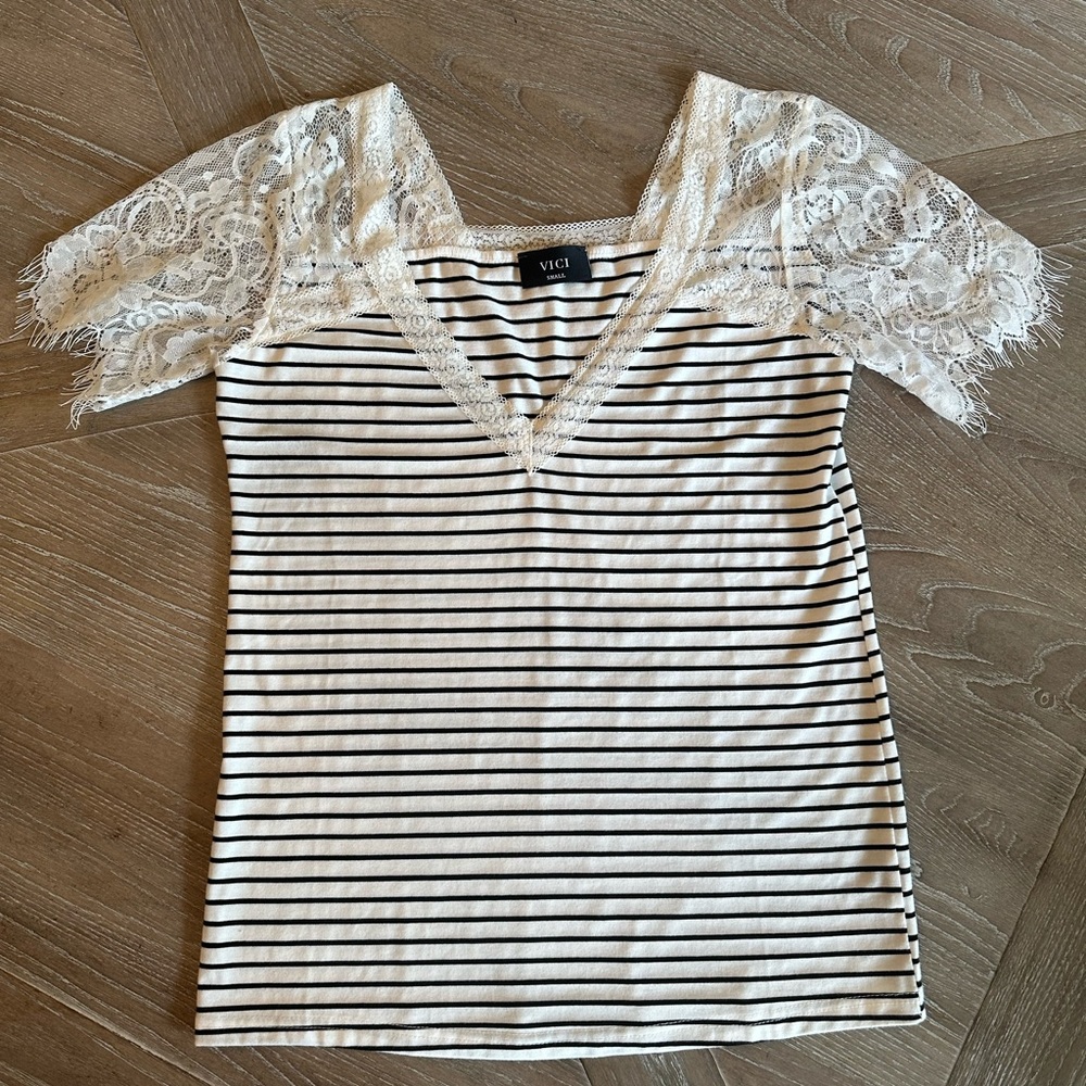Vici Eyelash Lace Sleeve Stripped Top